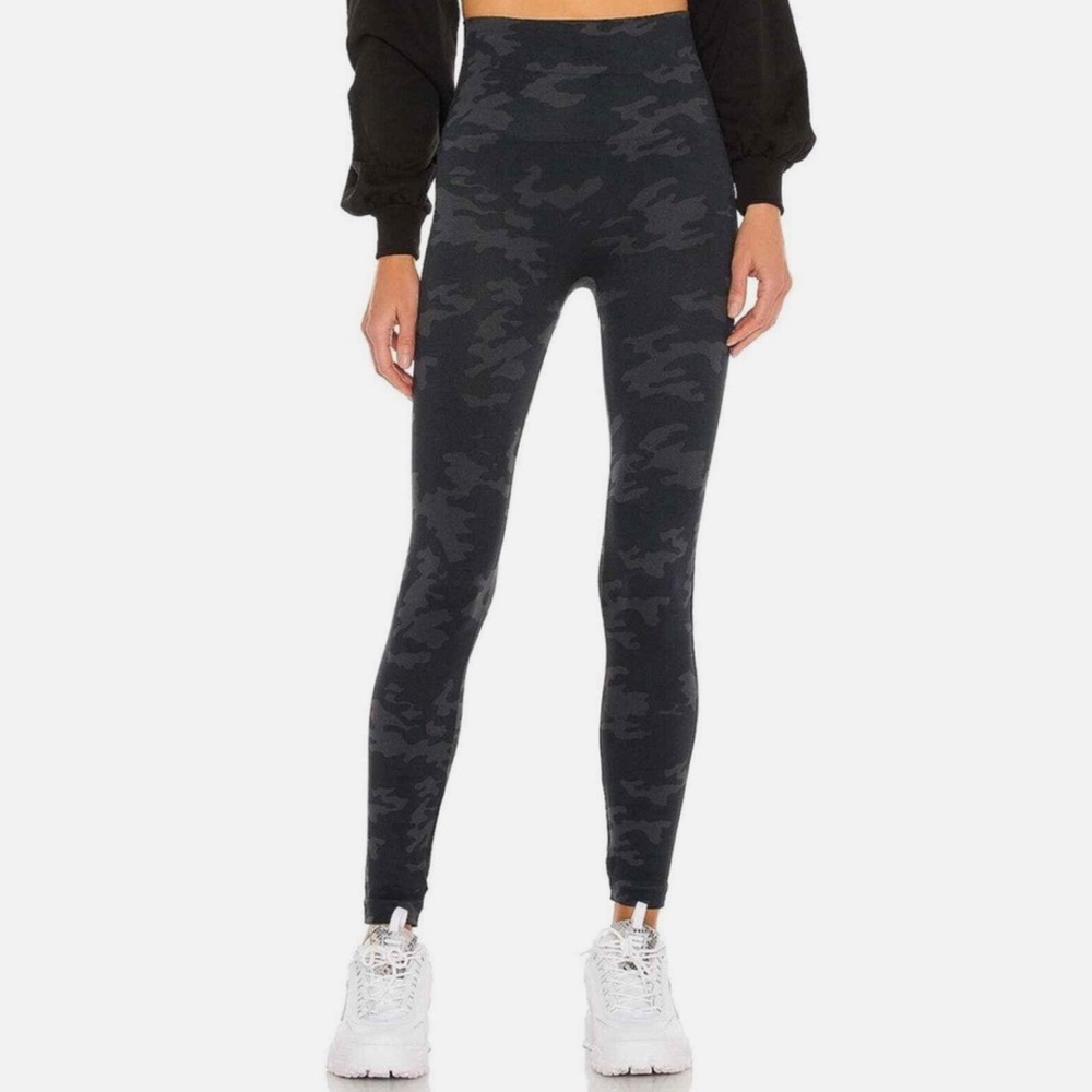 SPANX Look At Me Now‎ Camo Leggings Large